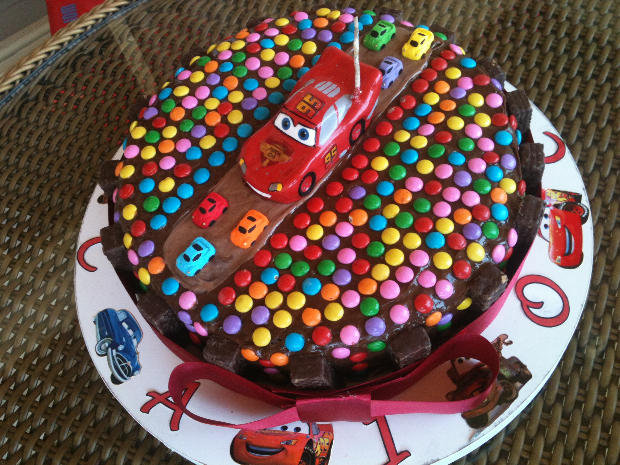 Aniversário do Caio 3 anos – Bolo McQueen (Carros 2)